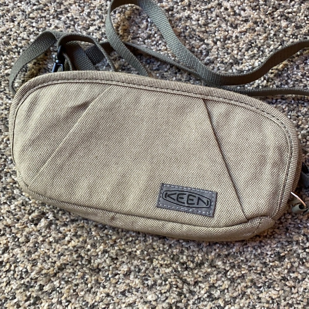 Keen Hazel Wallet Wristlet